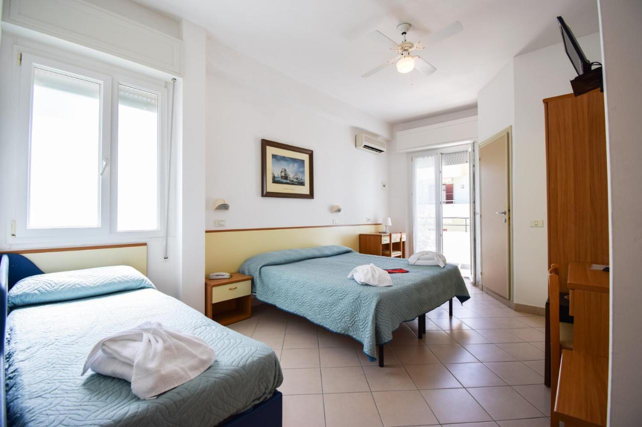 Hotel La Plage Cattolica Kültér fotó